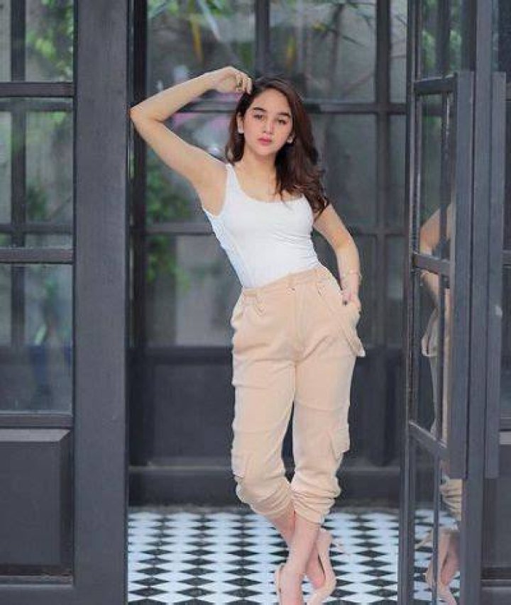
Baby Hanifah Height, Weight, Net Worth, Age, Birthday, Wikipedia, Who, Nationality, Biography 