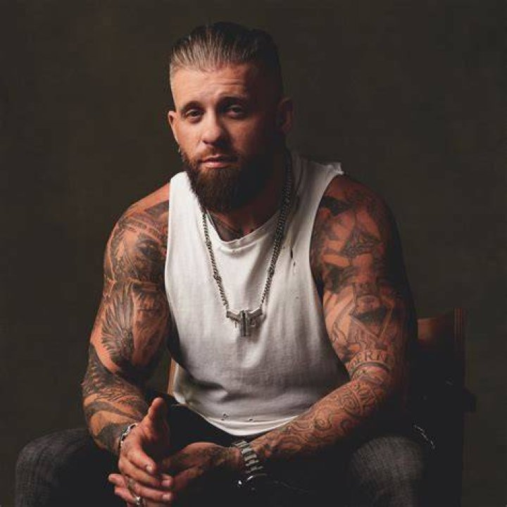 Brantley Gilbert Height, Weight, Net Worth, Age, Birthday, Wikipedia, Who, Nationality, Biography