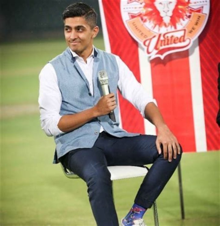 
Cheeku Vyas Height, Weight, Net Worth, Age, Wiki, Who, Instagram, Biography 