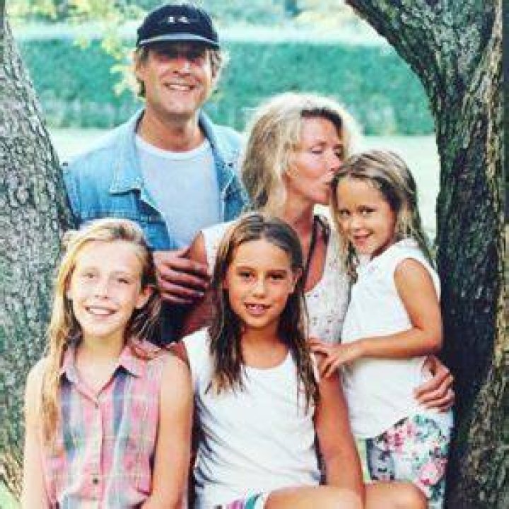 Chevy Chase is Married to a Wife: Jayni Chase. Kids.