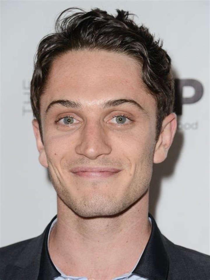 Colin Woodell Height, Weight, Net Worth, Age, Birthday, Wikipedia, Who, Nationality, Biography