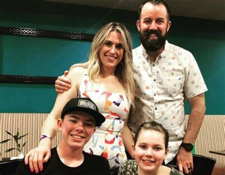 Dan Cummins is Married to Wife: Lynze Radzyminski Cummins. Kids