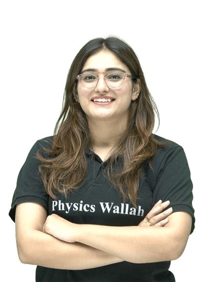 Dr. Ayushi Sharma Height, Weight, Net Worth, Age, Birthday, Wikipedia, Who, Instagram, Biography