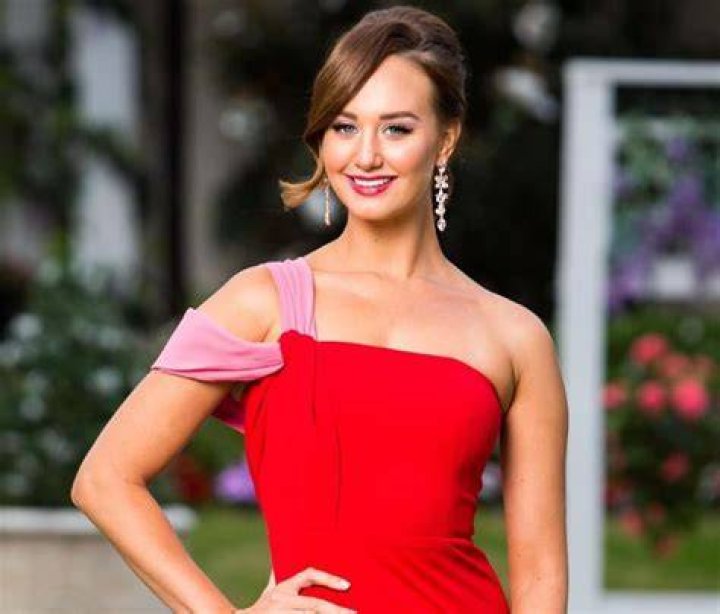 
Emily Dibden Height, Weight, Net Worth, Age, Birthday, Wikipedia, Who, Nationality, Biography 