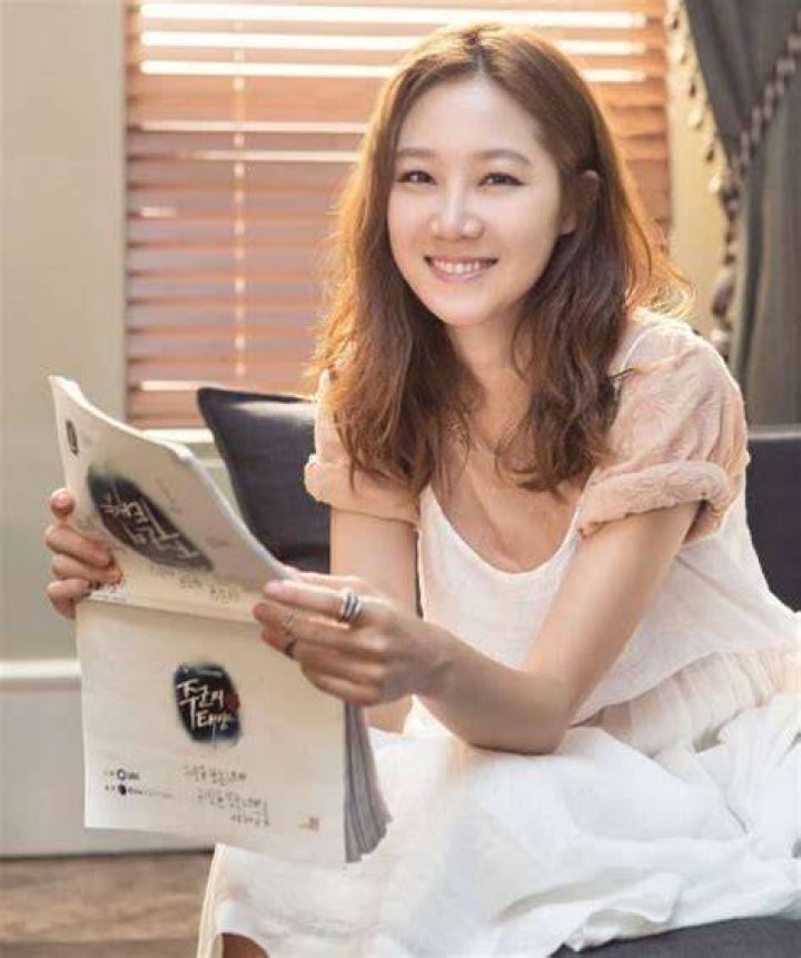 
Gong Hyo-Jin Height, Weight, Net Worth, Age, Birthday, Wikipedia, Who, Nationality, Biography 