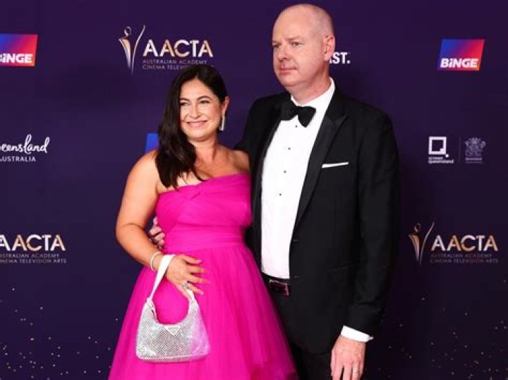 
Here’s The Untold Truth We Know About Tom Gleeson’s Wife, Ellie Parker 