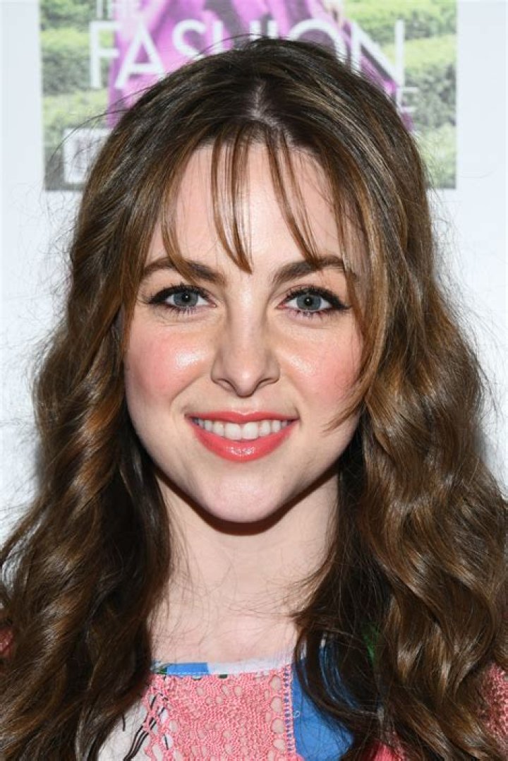 Holly Curran Height, Weight, Net Worth, Age, Birthday, Wikipedia, Who, Nationality, Biography