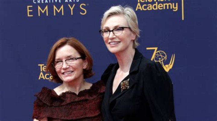 
Is Jane Lynch Gay? Get More Information! 