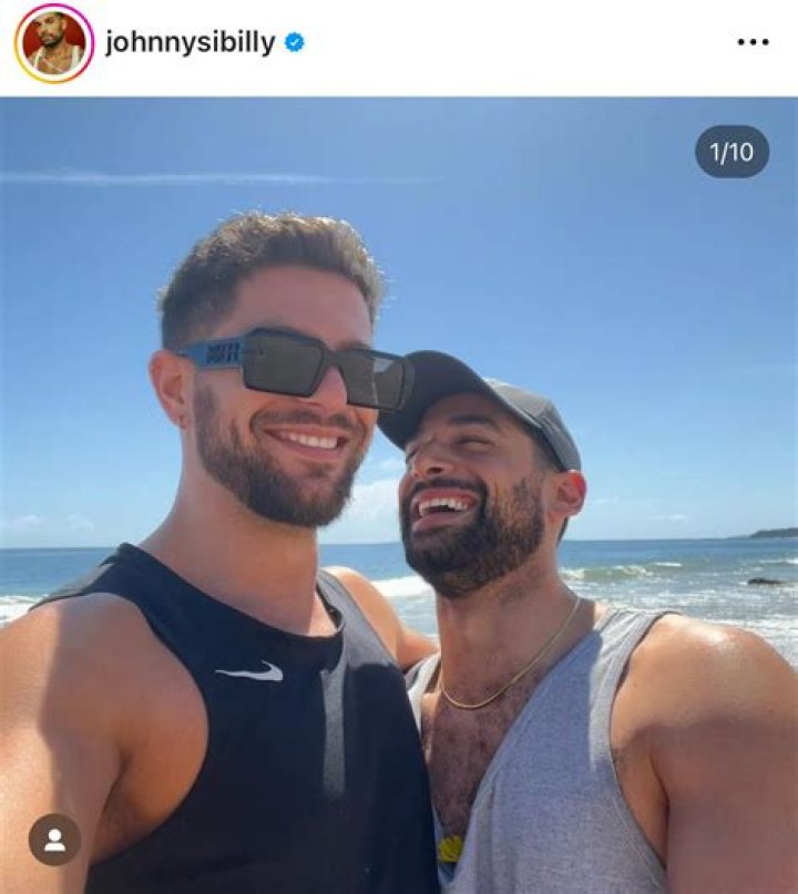 
Is Johnny Sibilly Queer In Real Life? Boyfriend Or Partner – Hacks Actor Gay Rumor & Gender 