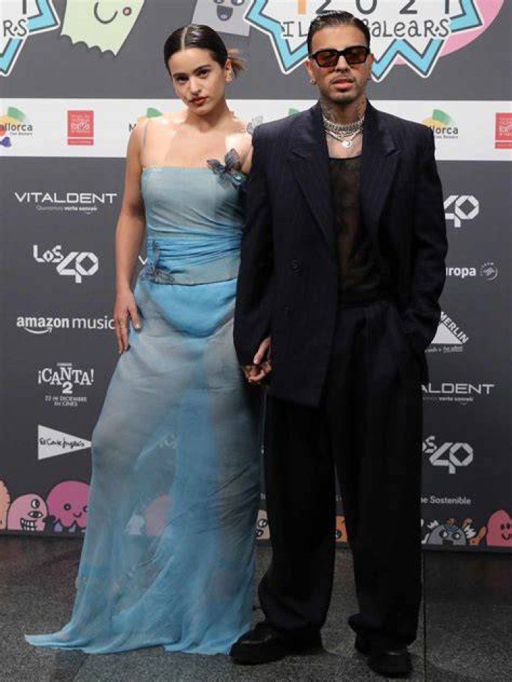 
Is Rauw Alejandro Still Dating Rosalia? Fans Are Speculating About His Gender Discussion 