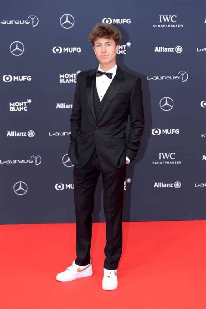
Juanpa Zurita Height, Weight, Net Worth, Age, Birthday, Wikipedia, Who, Nationality, Biography 
