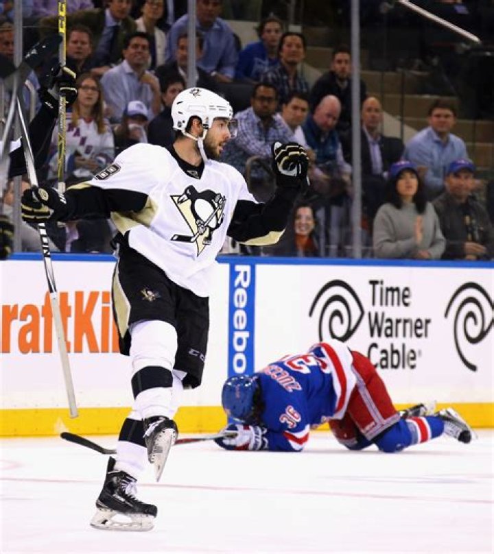
Kris Letang Height, Weight, Net Worth, Age, Birthday, Wikipedia, Who, Nationality, Biography 