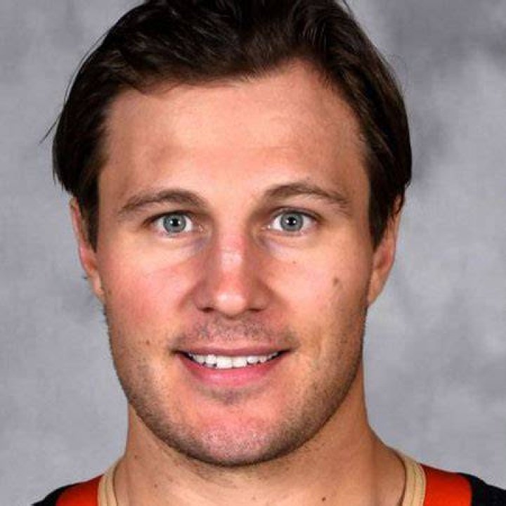 Luke Schenn Height, Weight, Net Worth, Age, Birthday, Wikipedia, Who, Instagram, Biography
