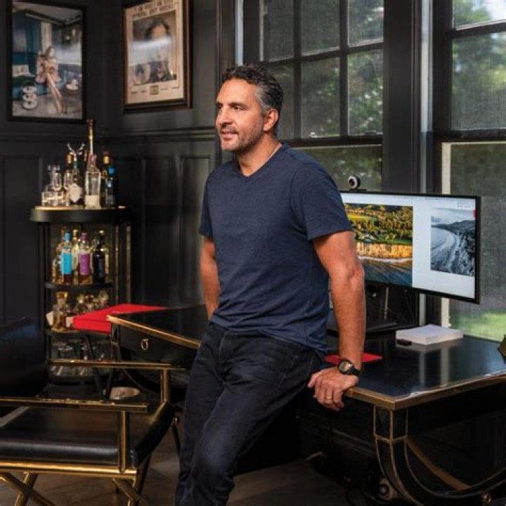 
Mauricio Umansky Height, Weight, Net Worth, Age, Birthday, Wikipedia, Who, Nationality, Biography 