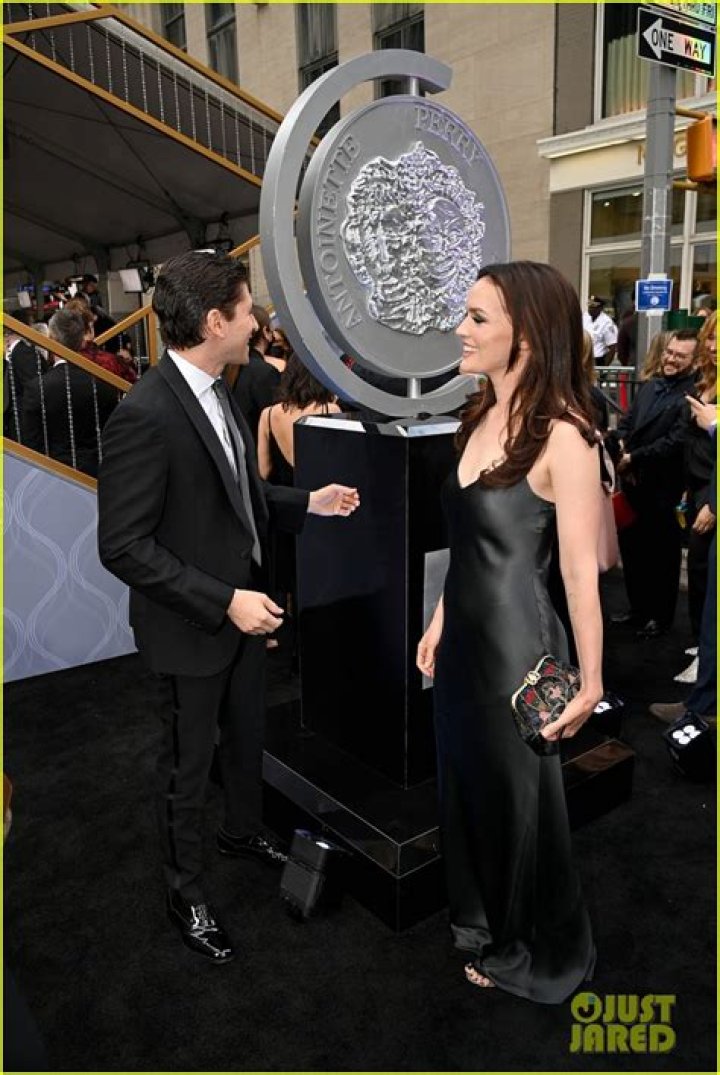 Michael Zegen and Girlfriend Jennifer Damiano Went Official On The Red Carpet