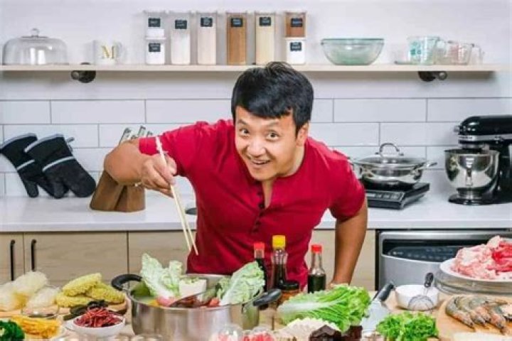 Mikey Chen is Married to Wife: Christine Chen. Kids.