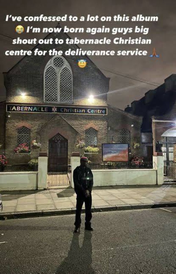 
Ruger in church for deliverance service, says he’s now born again 