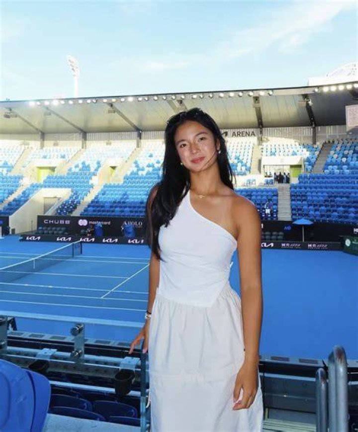 
Selena Ayala Height, Age, Boyfriend, Biography, Wiki, Net Worth 