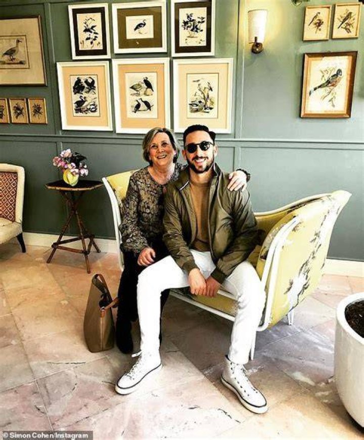 
Simon Cohen Girlfriend and Partner Sam Border, Luxe Listings Sydney Agent Net Worth 