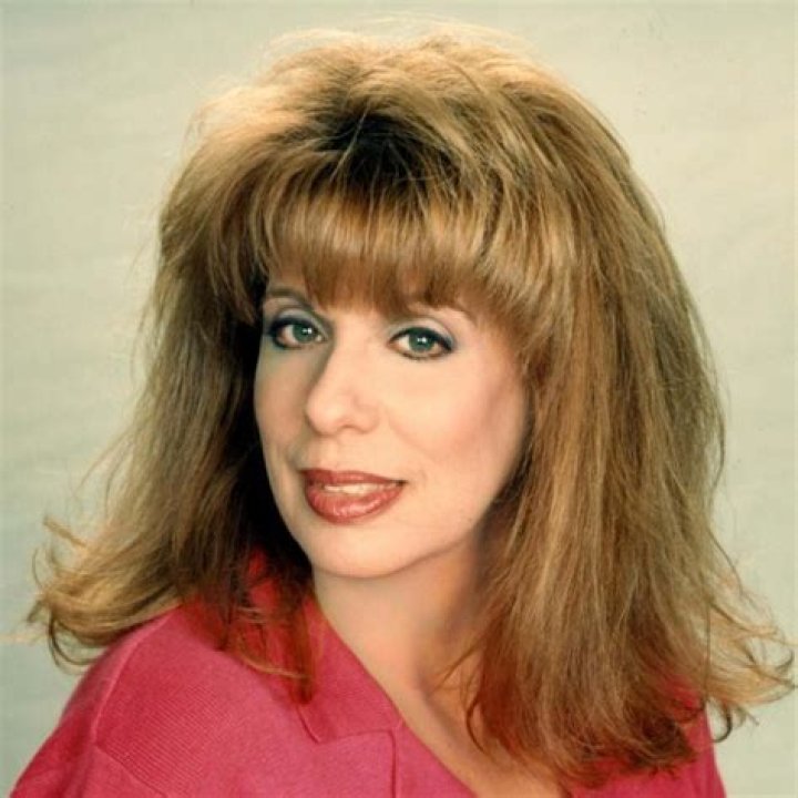 
Where Is Angelyne Today? The Real Person Behind The “Influencer” Named Renee Goldberg 