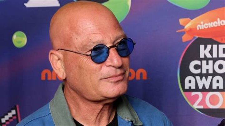 
Who Are lisaamanuel And qbertchris On Twitter? Are They Related To Howie Mandel Deleted Video? 