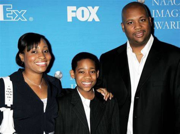 
Who are Trent Williamss Parents? Trent Williams Biography, Parents Name and More 