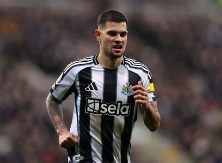 
Who is Ana Lidia Martins? Newcastle New Signing Bruno Guimaraes Girlfriend and Partner 