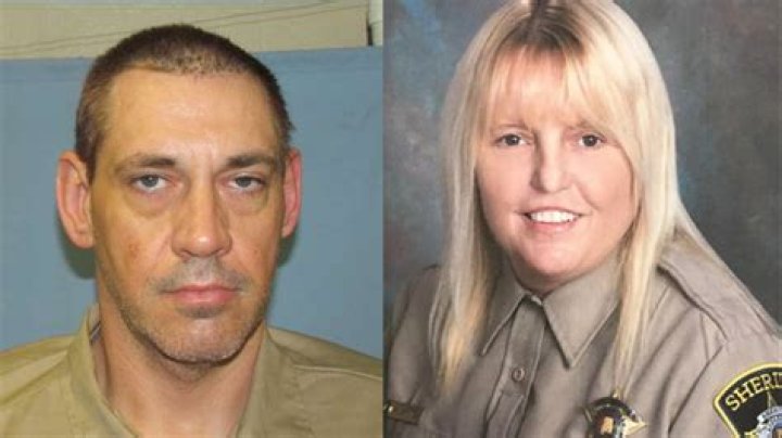 
Who Is Casey White Wife? Inmate From Alabama County Flees With Help Of Officer 