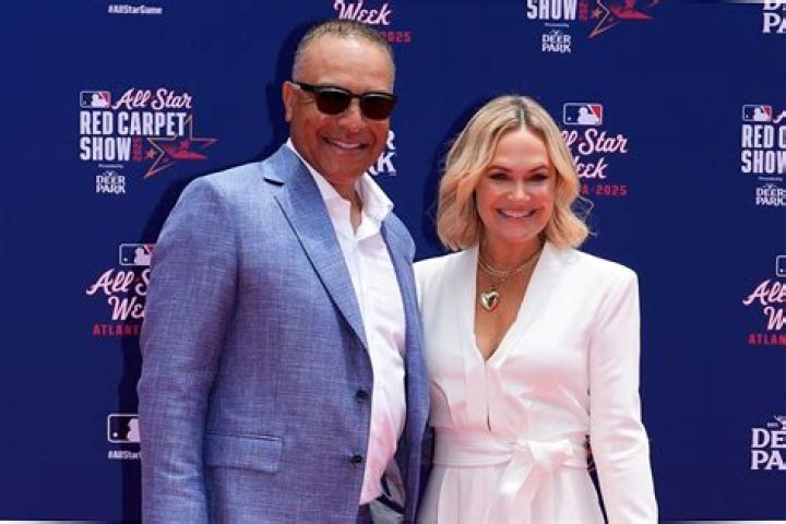 
Who Is Dave Robert Wife, Tricia Roberts? Family And Relationship 
