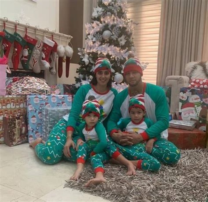 Yuli Gurriel is Married to Wife: Lianet Barrera. Kids
